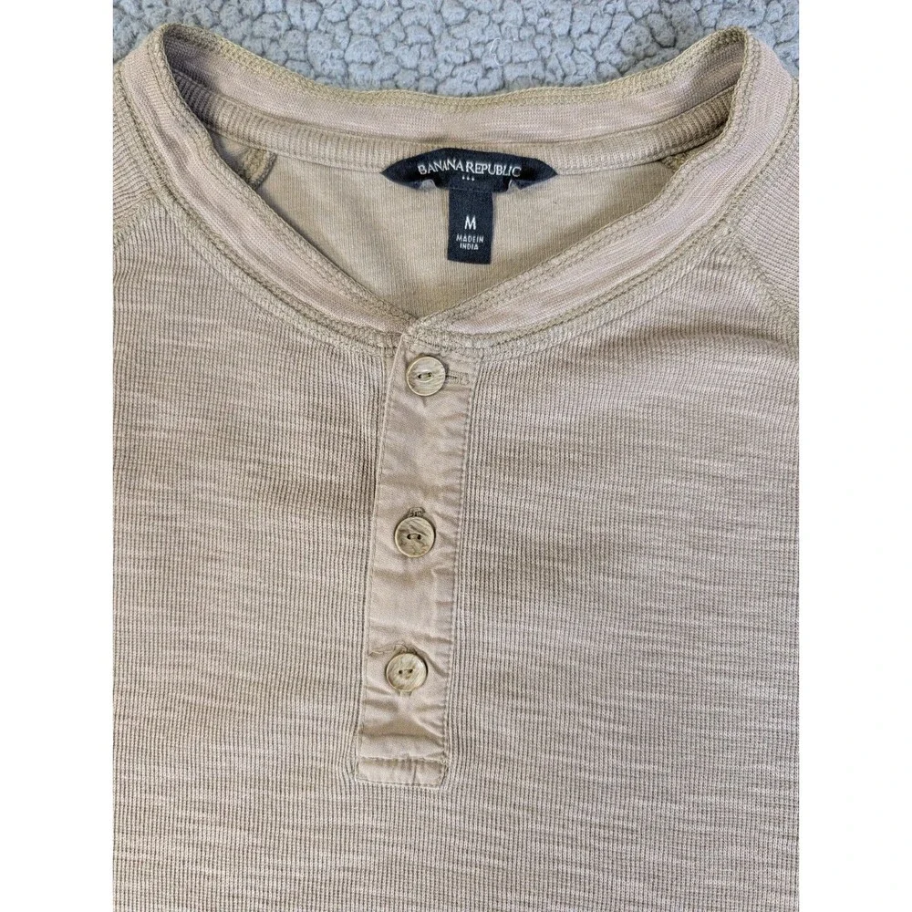 Banana Republic Men's Shirt Brown Henley Distressed Pullover Rugged Casual Med